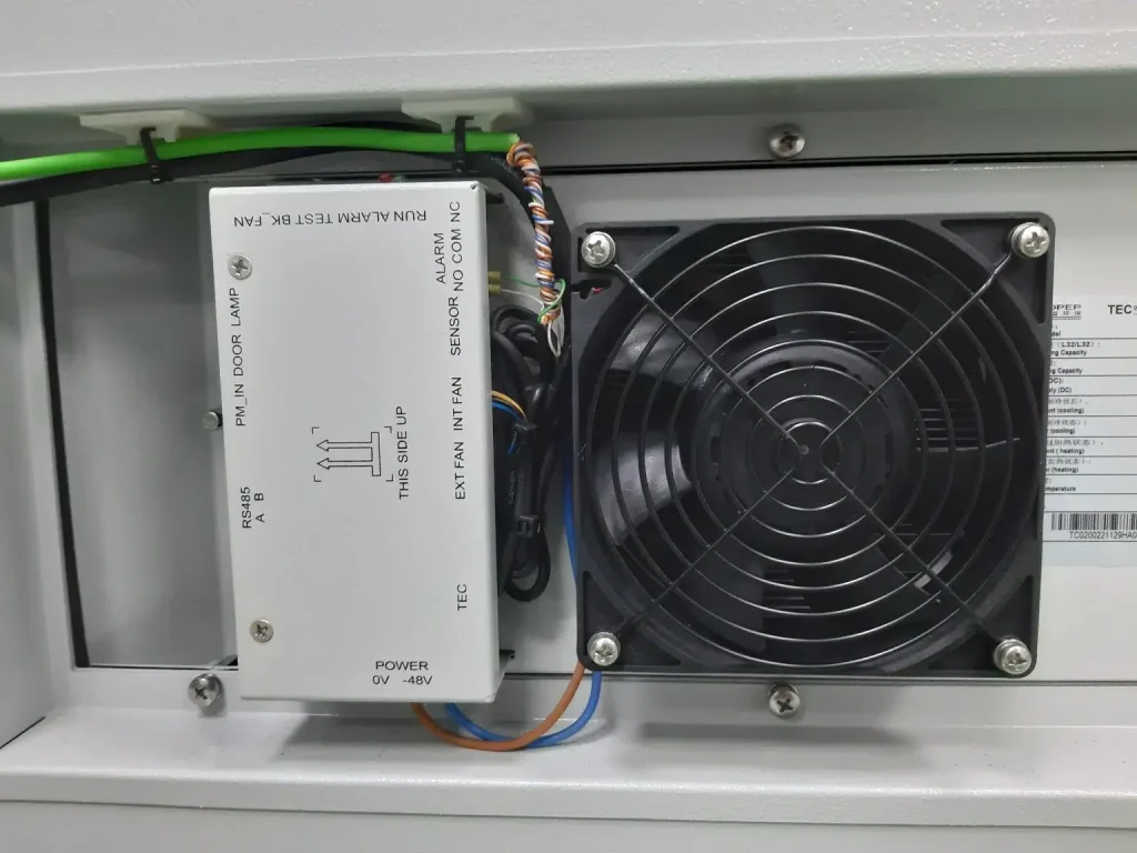 Telecommunication rack ventilation
